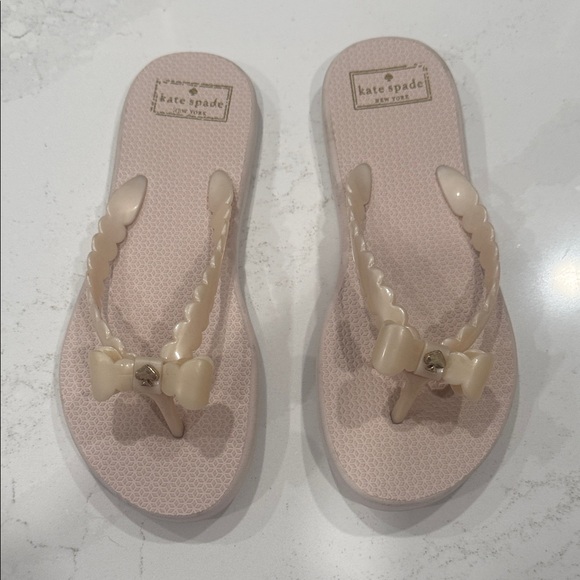 Kate Spade Cream Bow Flip Flops - Picture 1 of 1